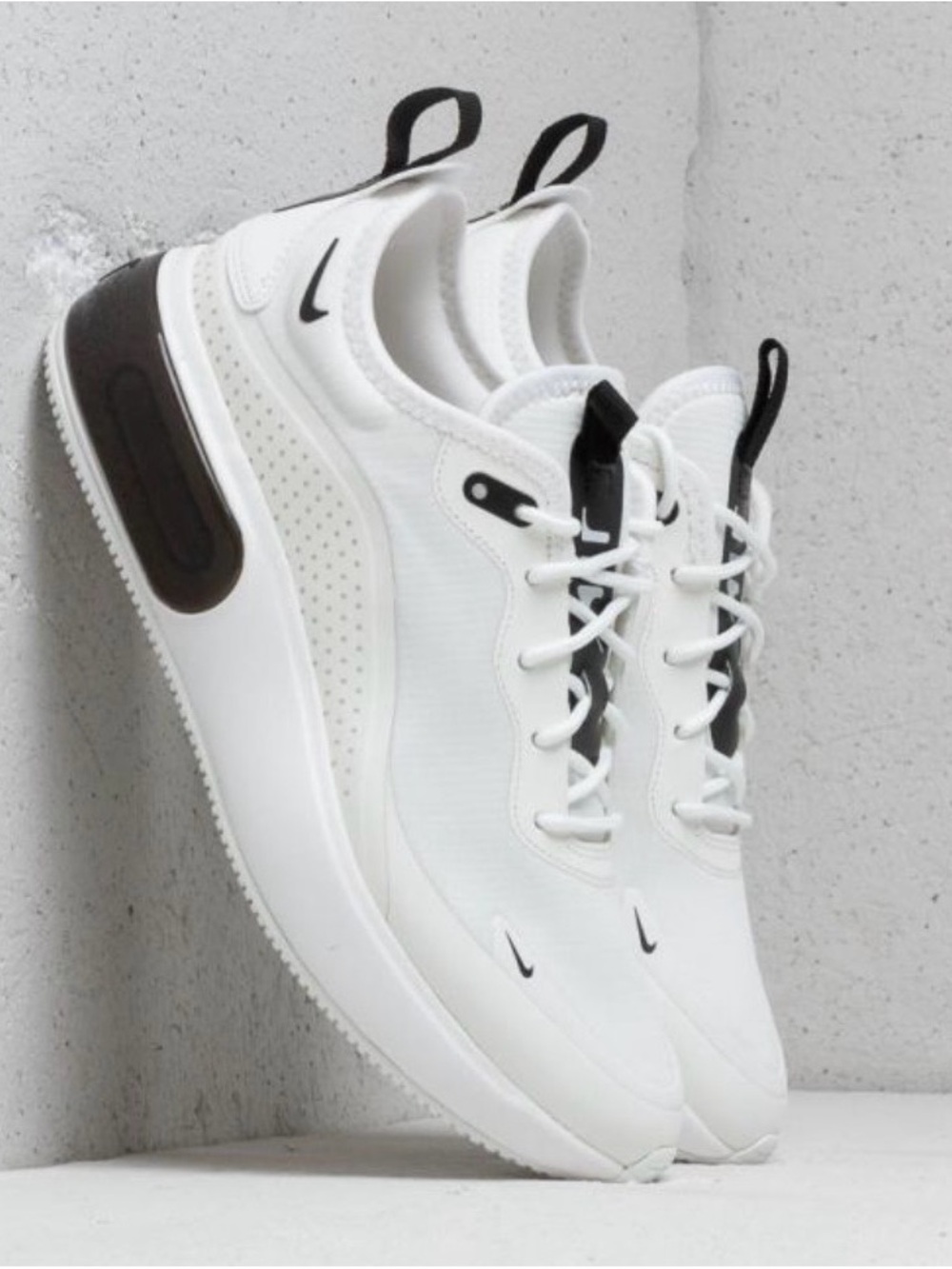 Nike Air Max Dia Summit, White/Black, Size 8